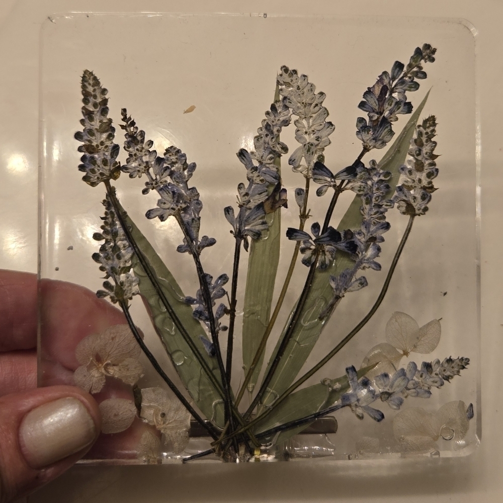 Handcrafted Nighlight w Dried Flowers FL840